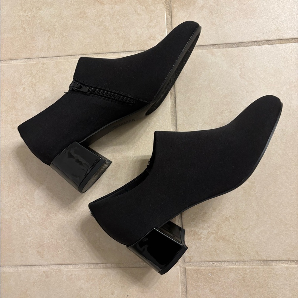 NWOT Anne Klein Huxton Pump